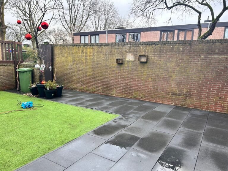 Bestrating reinigen door Hoveniersbedrijf Excellent Tuin Onderhoud