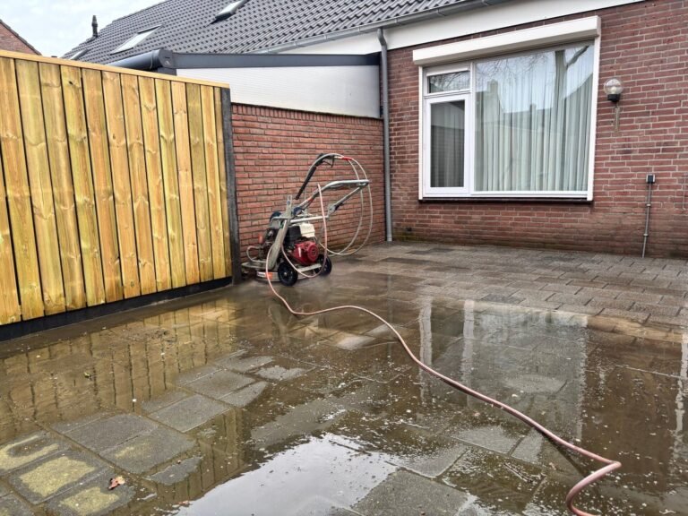 Bestrating reinigen door Hoveniersbedrijf Excellent Tuin Onderhoud
