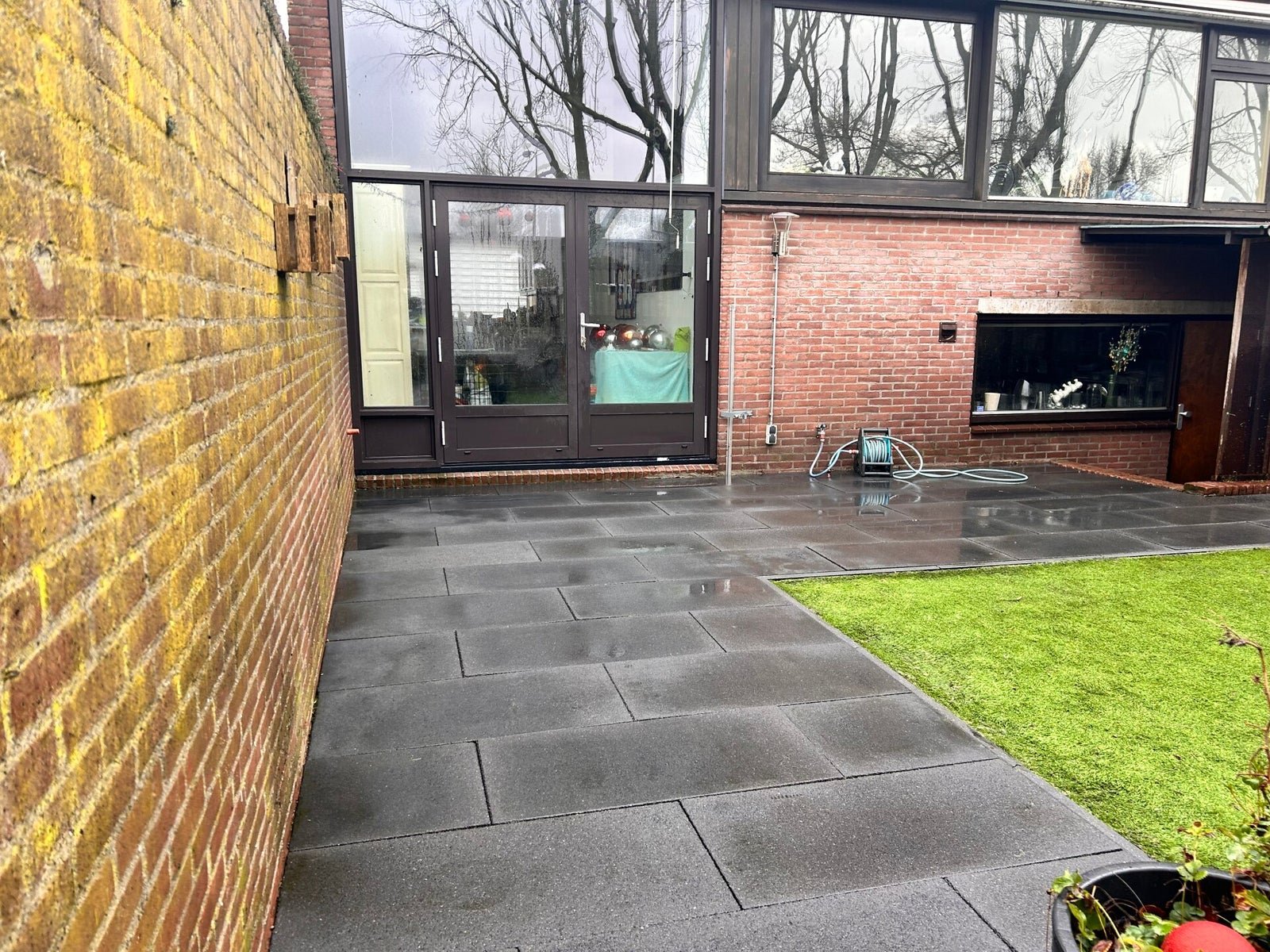 Bestrating reinigen door Hoveniersbedrijf Excellent Tuin Onderhoud