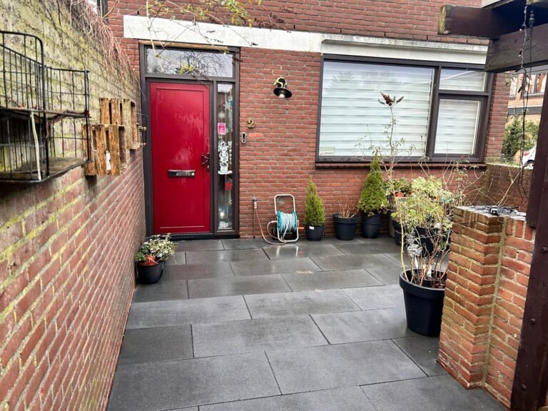 Bestrating reinigen door Hoveniersbedrijf Excellent Tuin Onderhoud