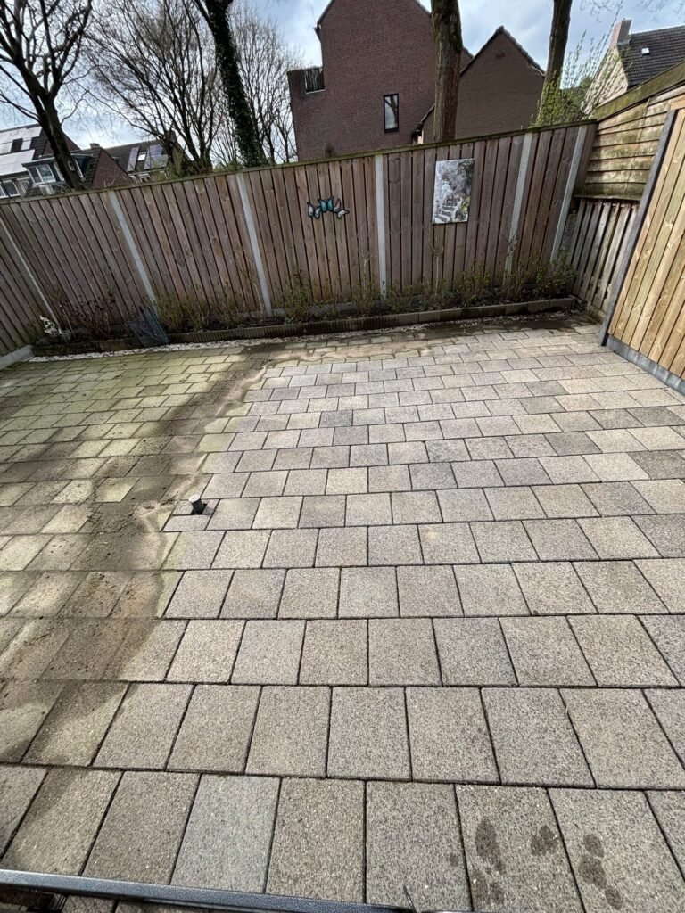 Bestrating reinigen door Hoveniersbedrijf Excellent Tuin Onderhoud